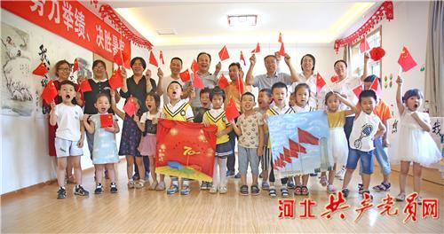 他被敌人关押,被害前一天,用两颗钉子逃脱